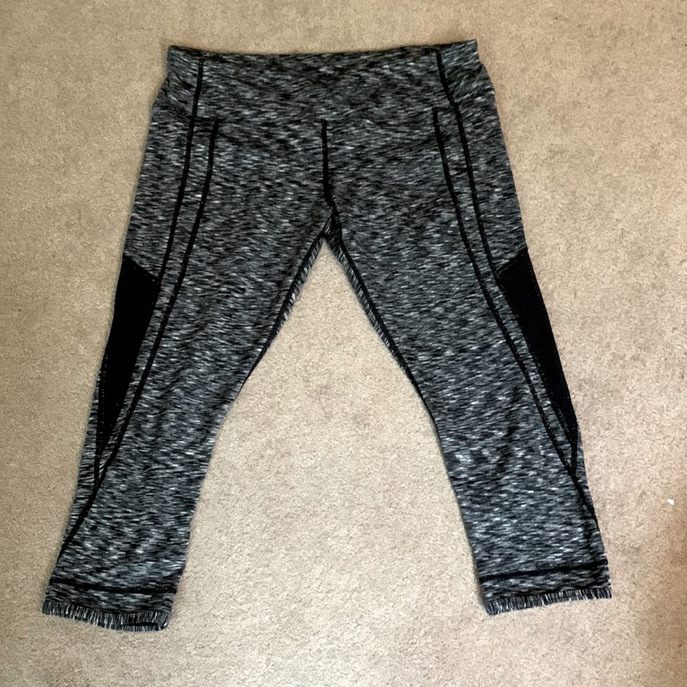 Lululemon crop size 12 with mesh